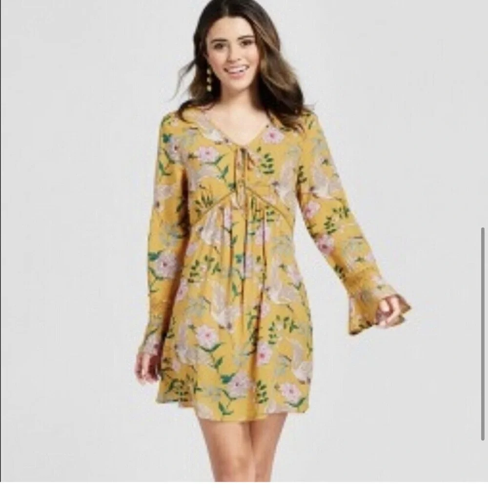 Yellow Floral Bell-sleeve Dress - Picture 2 of 3